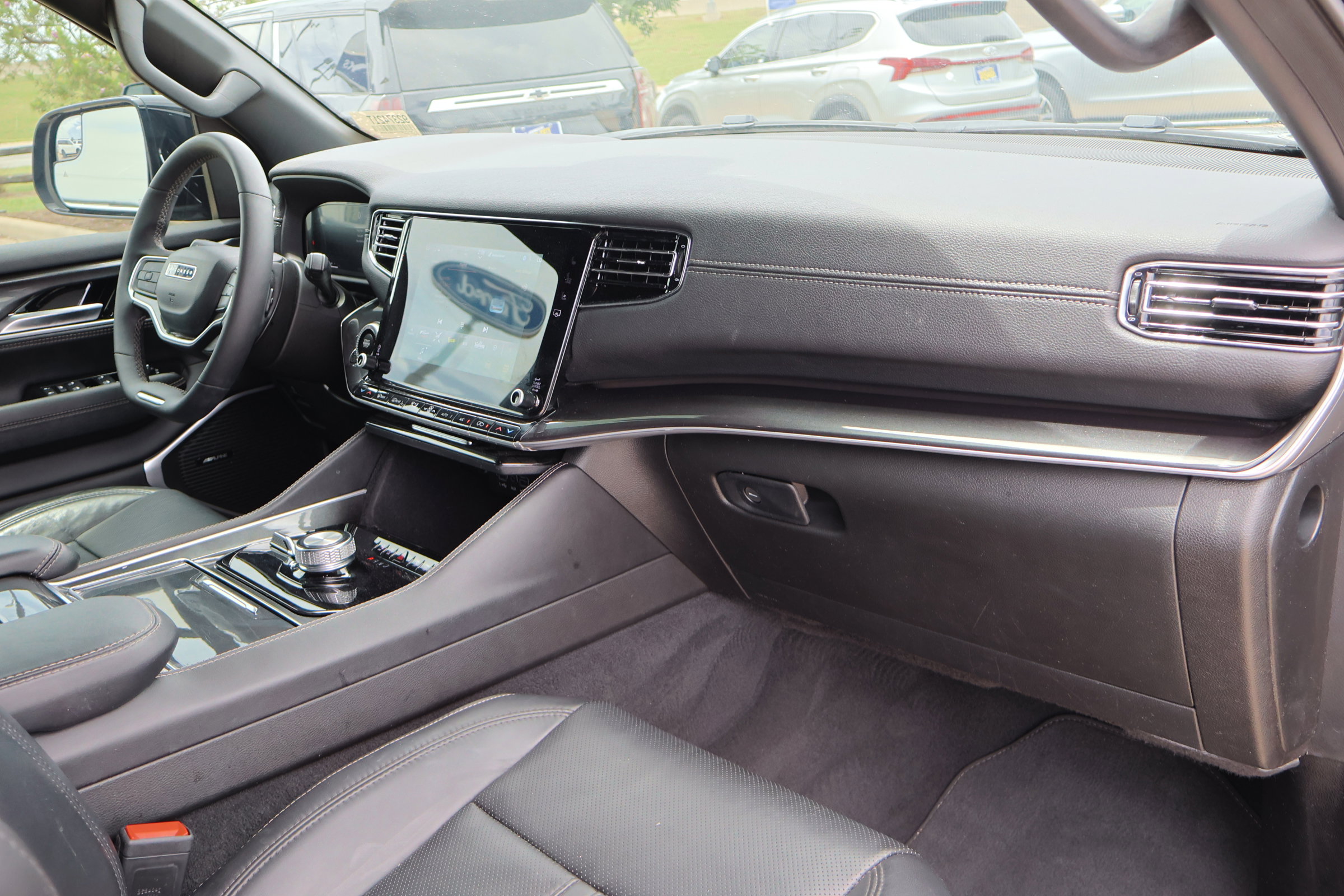 Used 2023 Jeep Wagoneer 4WD image 42