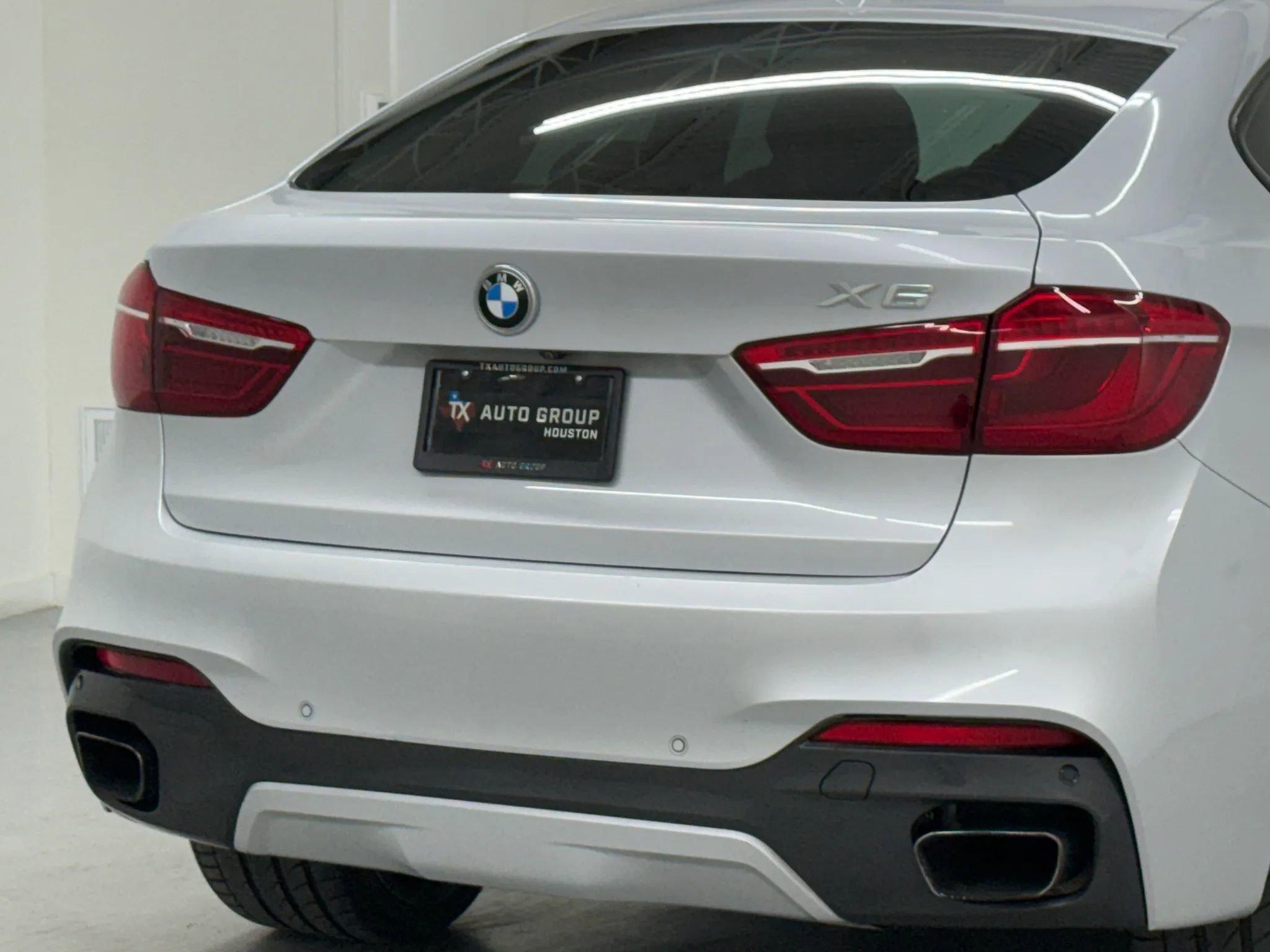 Used 2019 BMW X6 xDrive50i w/ M Sport Package image 44