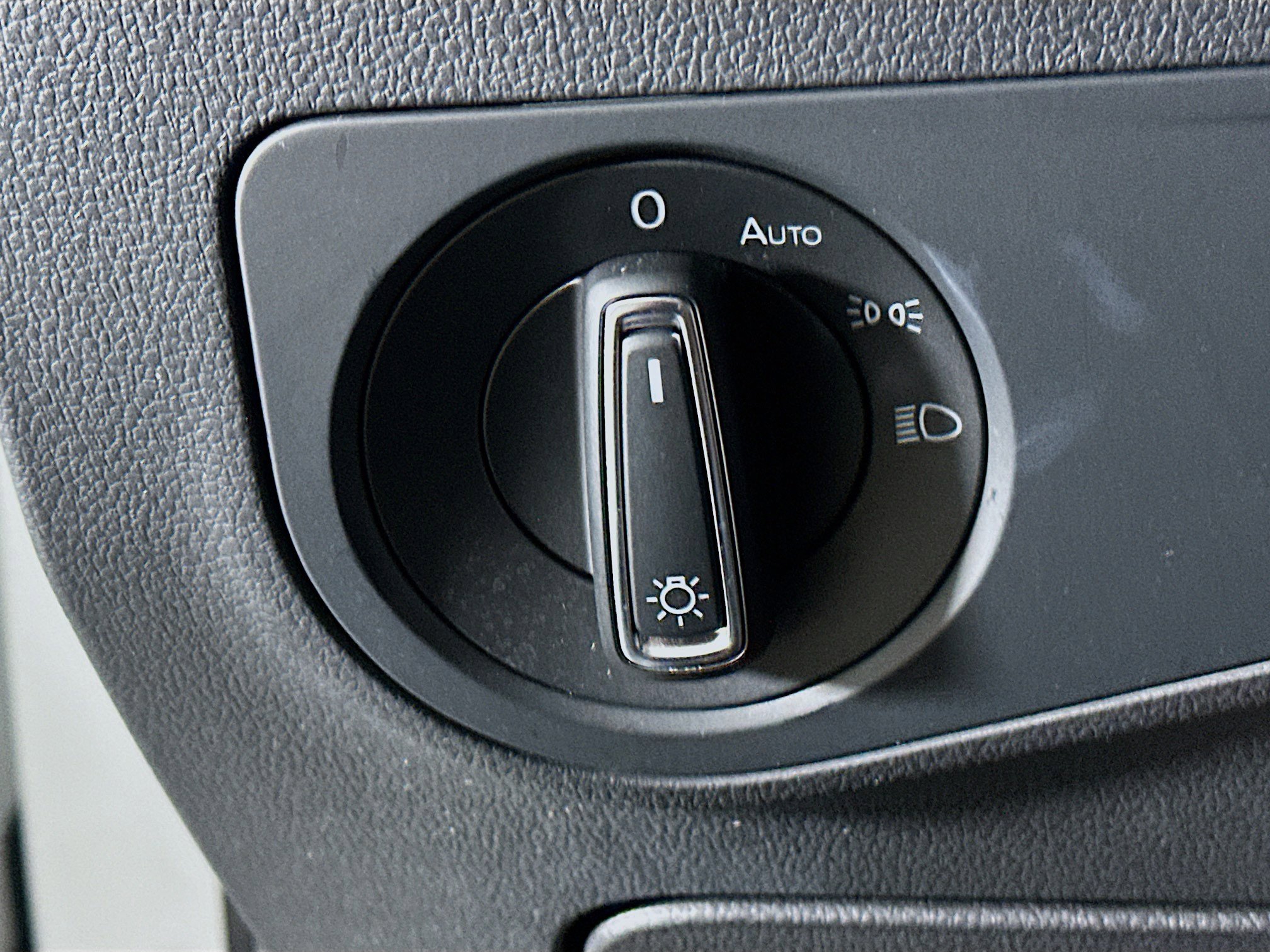 Used 2022 Volkswagen Tiguan SE image 16