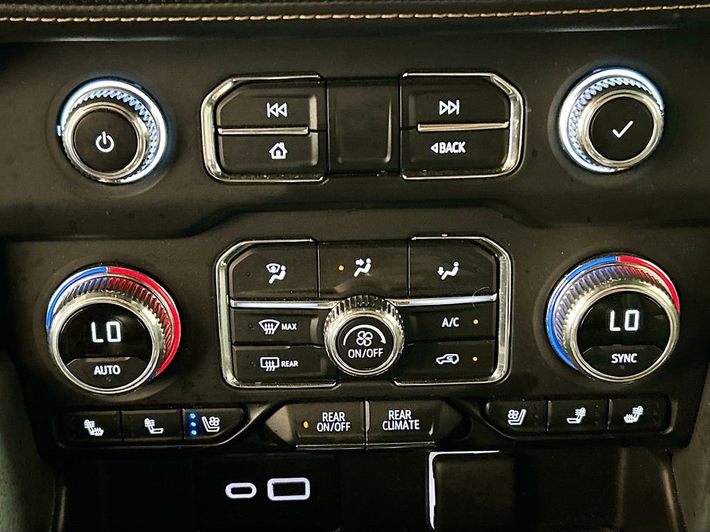 Used 2024 GMC Yukon AT4 w/ AT4 Premium Package AWD/4WD image 13