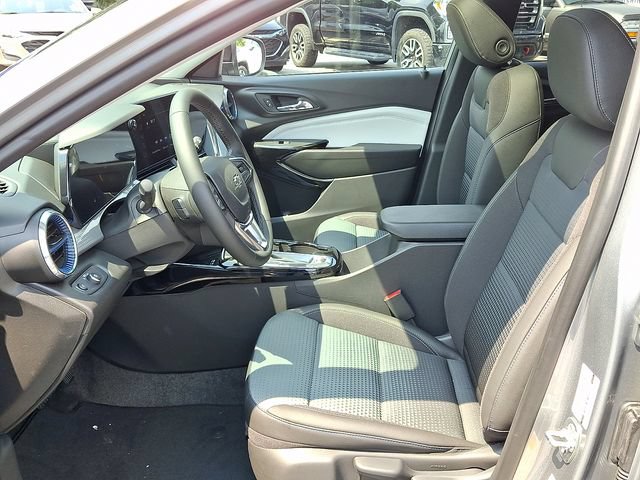 New 2026 Chevrolet Trax LT w/ Sunroof Package FWD image 7