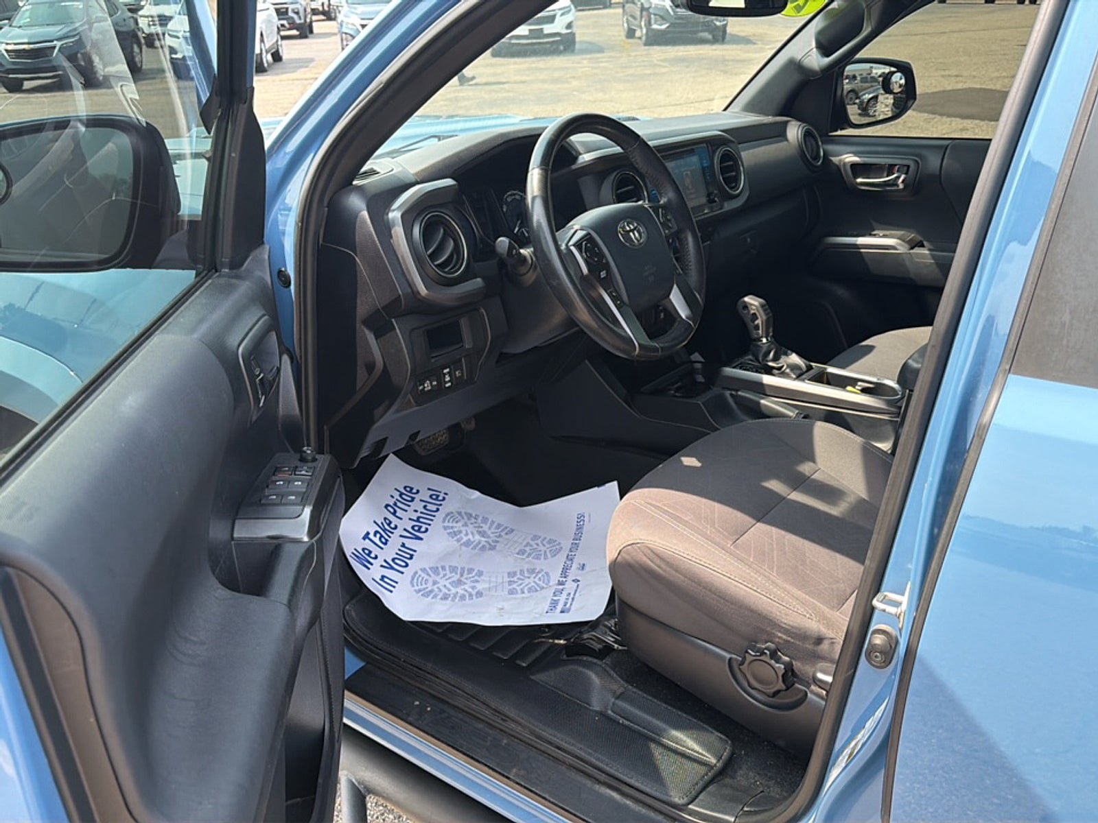 Used 2019 Toyota Tacoma SR5 AWD/4WD image 9