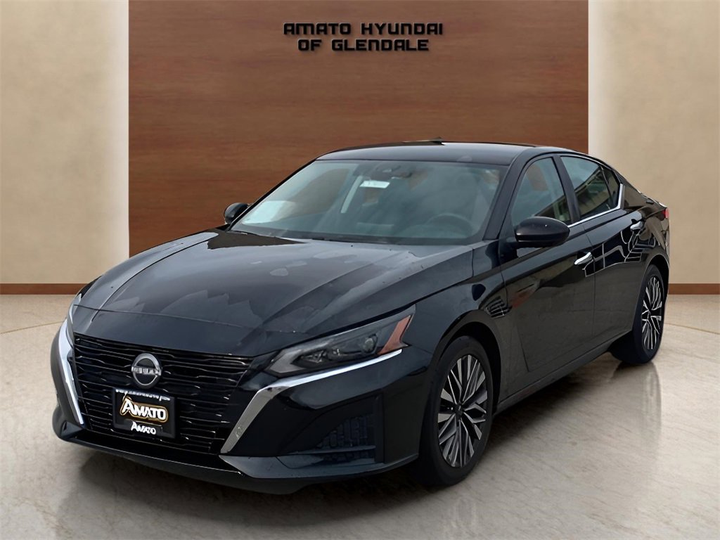 Used 2024 Nissan Altima 2.5 SV image 2