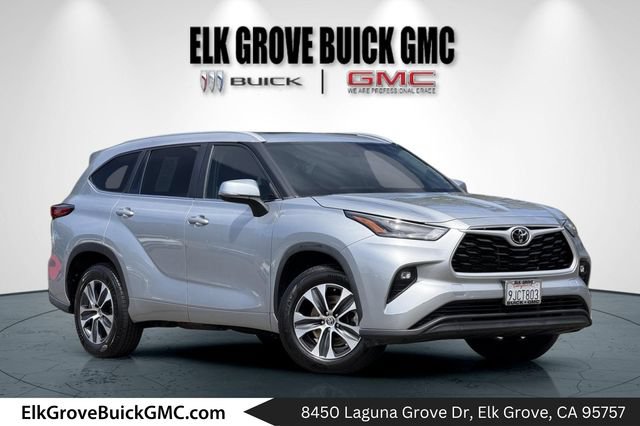 Used 2023 Toyota Highlander XLE FWD image 1