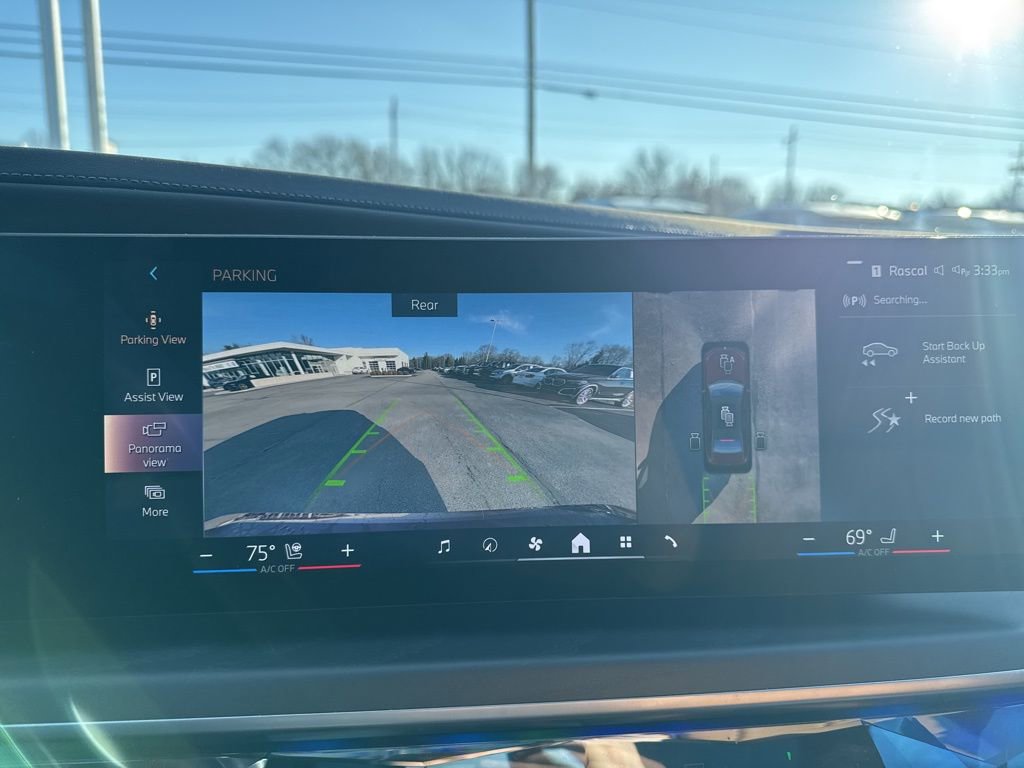 Used 2024 BMW 740i image 10