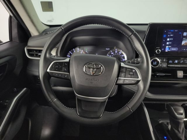 Used 2025 Toyota Highlander LE AWD/4WD image 22