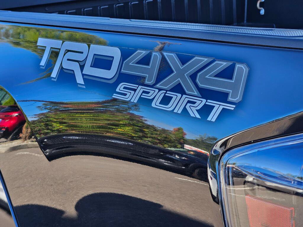 Used 2016 Toyota Tacoma TRD Sport w/ Premium & Technology Package AWD/4WD image 9