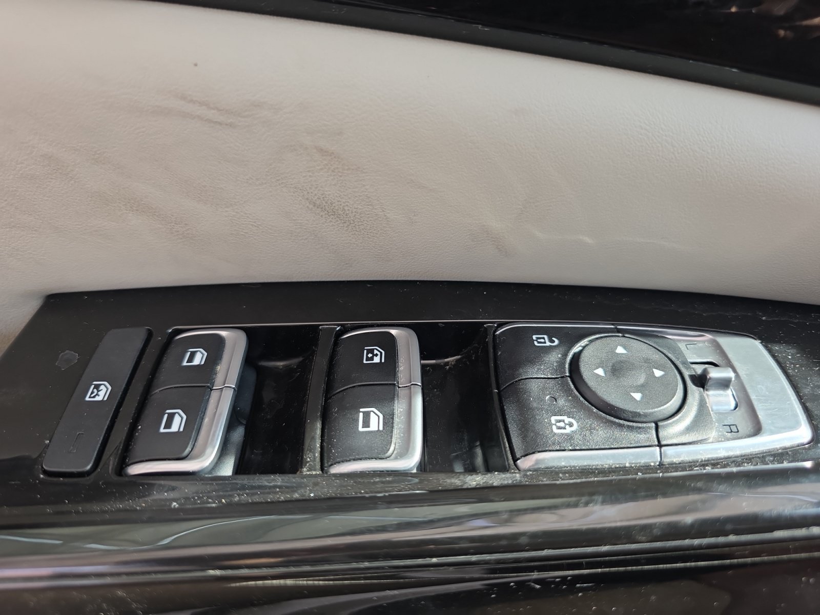 Certified 2024 Kia Carnival EX FWD image 25