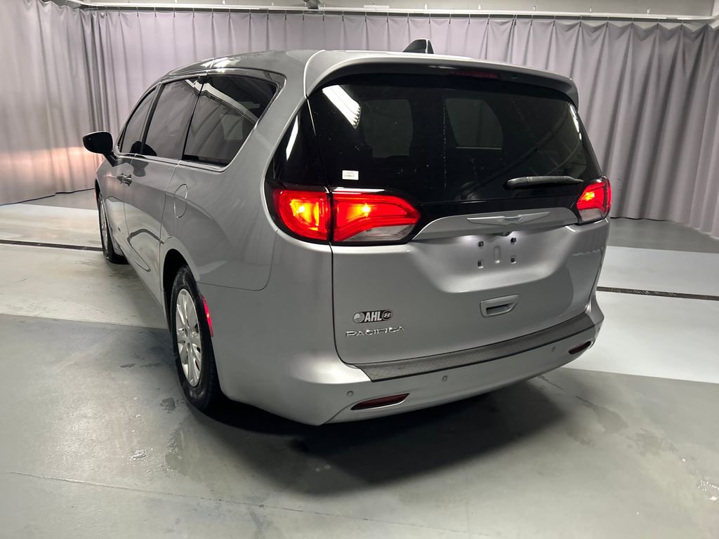 Used 2018 Chrysler Pacifica L image 5