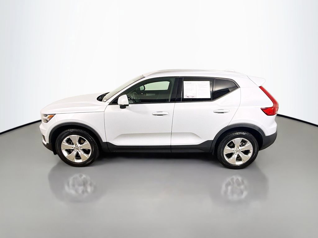 Used 2020 Volvo XC40 T5 Momentum image 4