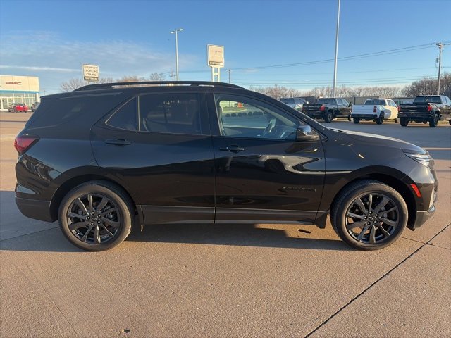 Used 2022 Chevrolet Equinox RS w/ LPO, Floor Liner Package image 2