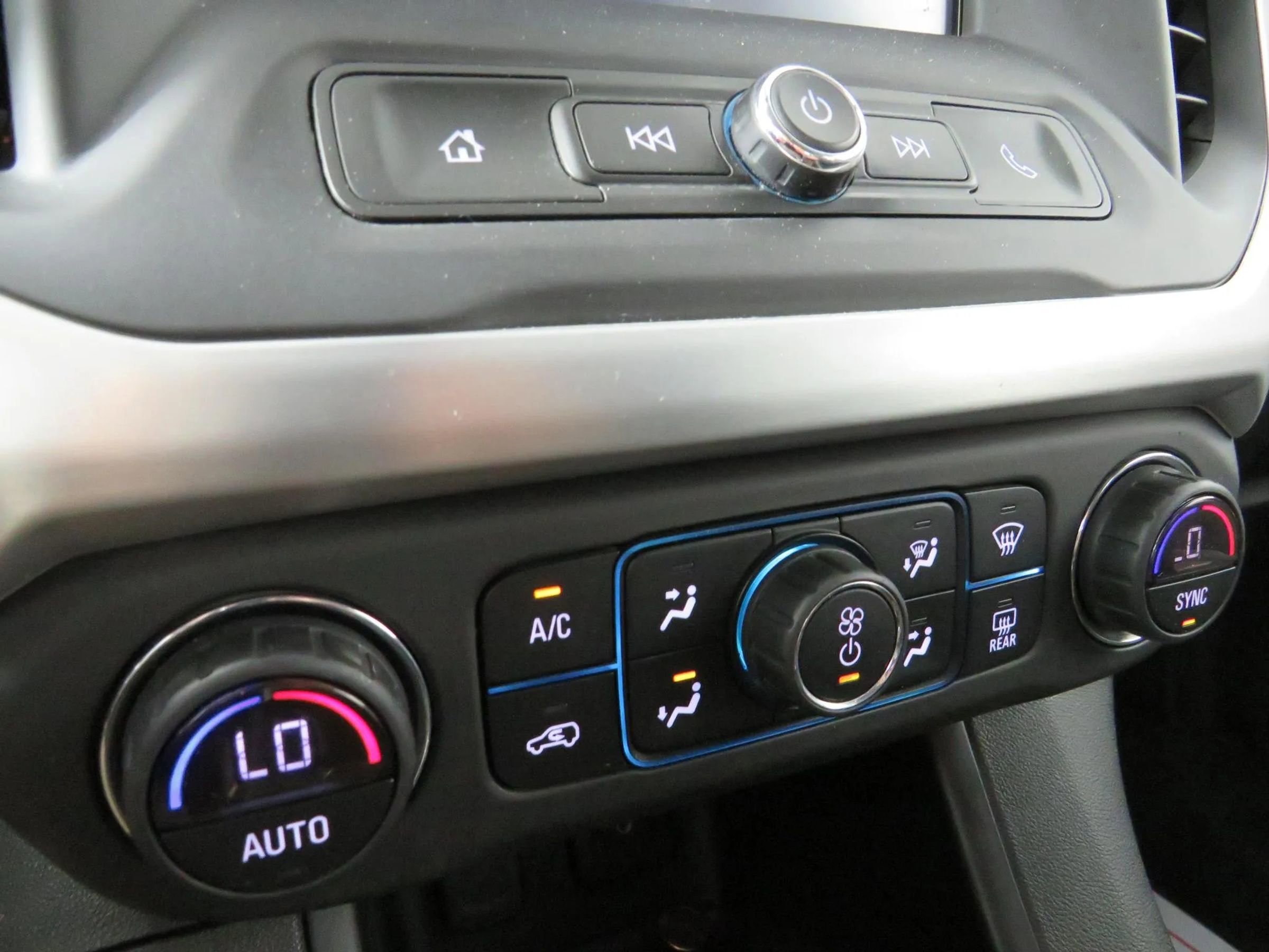 Used 2019 GMC Acadia SLE w/ LPO, Floor Liner Package image 23