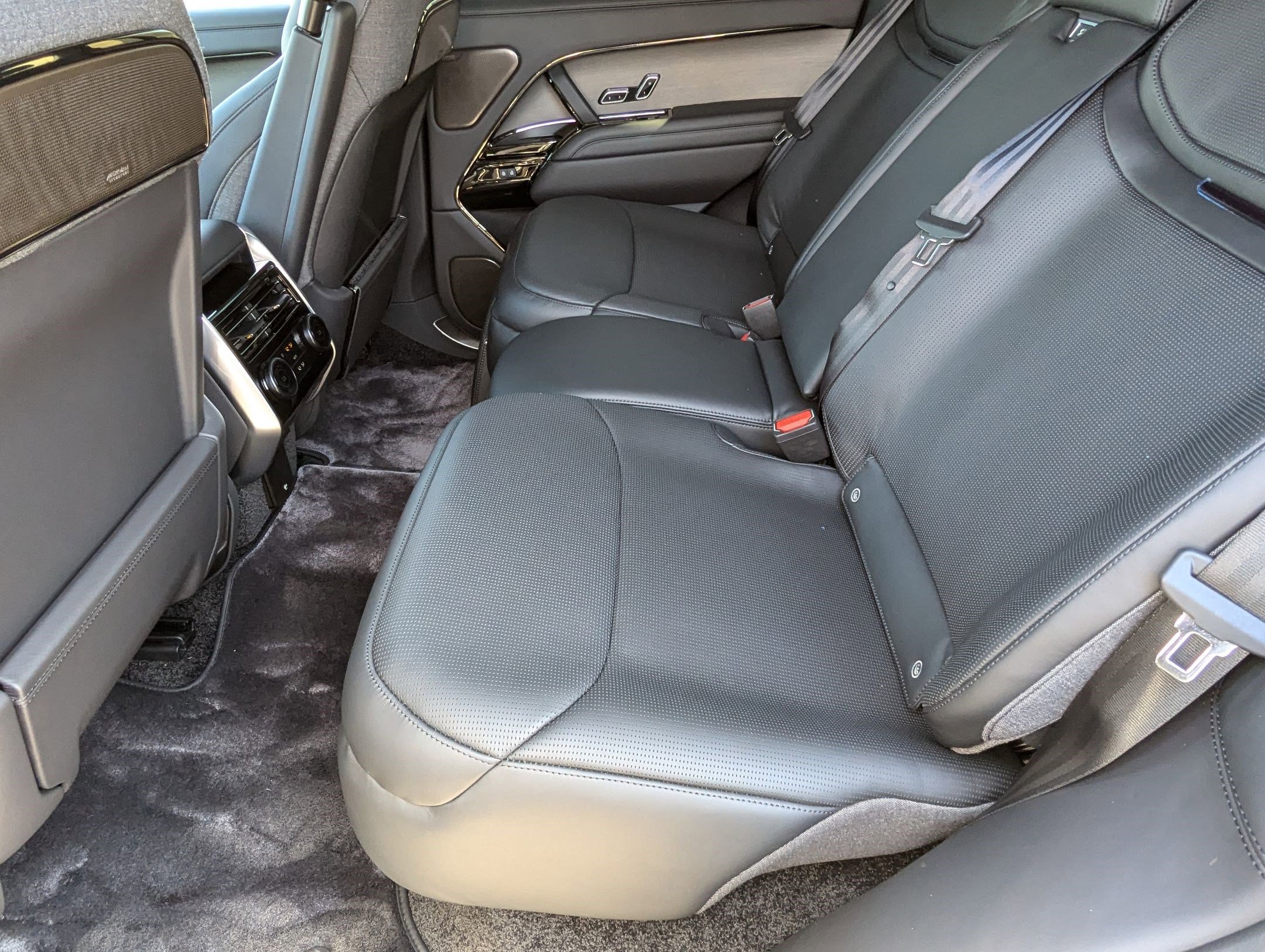 New 2026 Land Rover Range Rover SV image 21