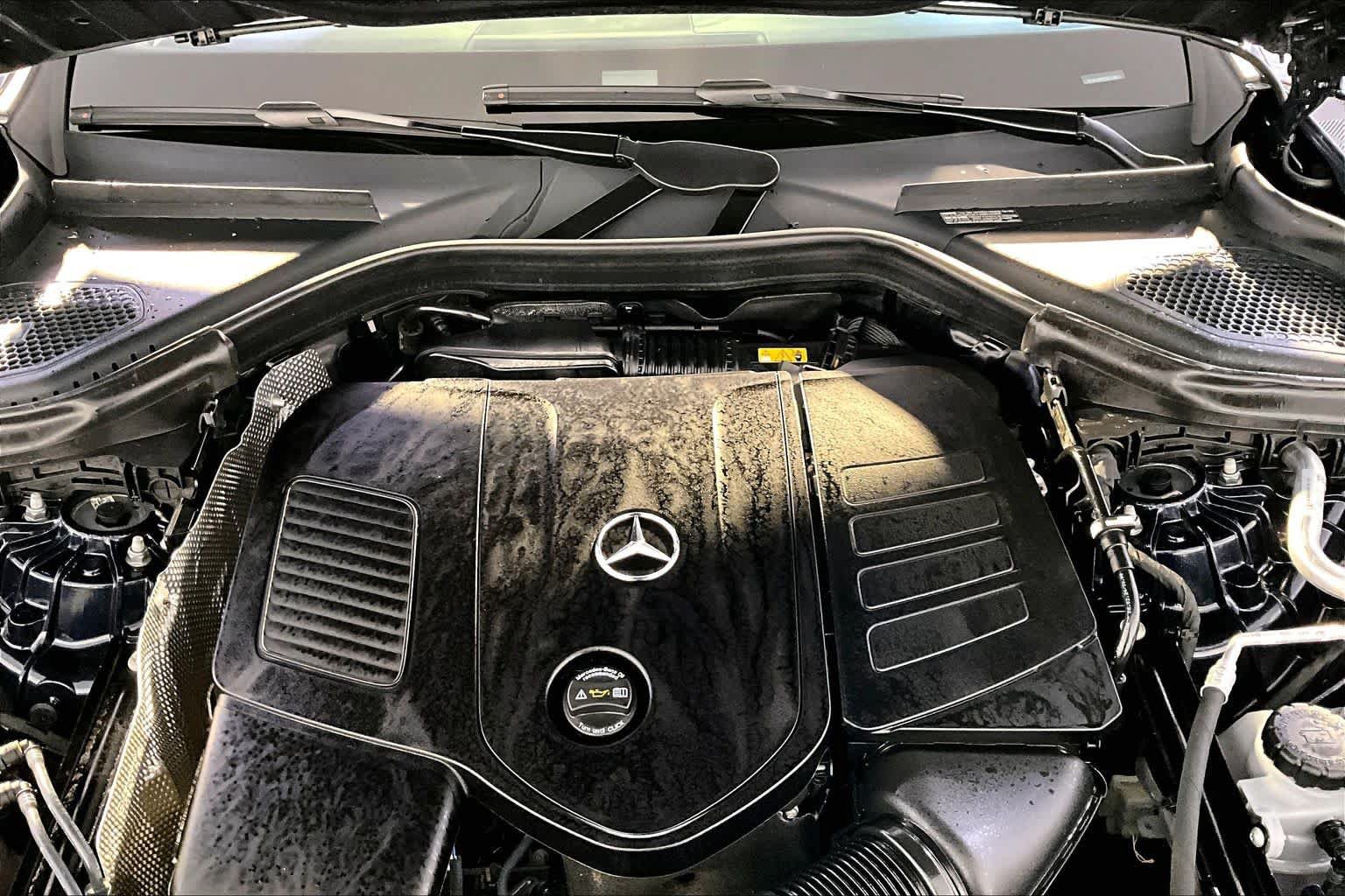 Used 2024 Mercedes-Benz GLC 300 4MATIC image 30