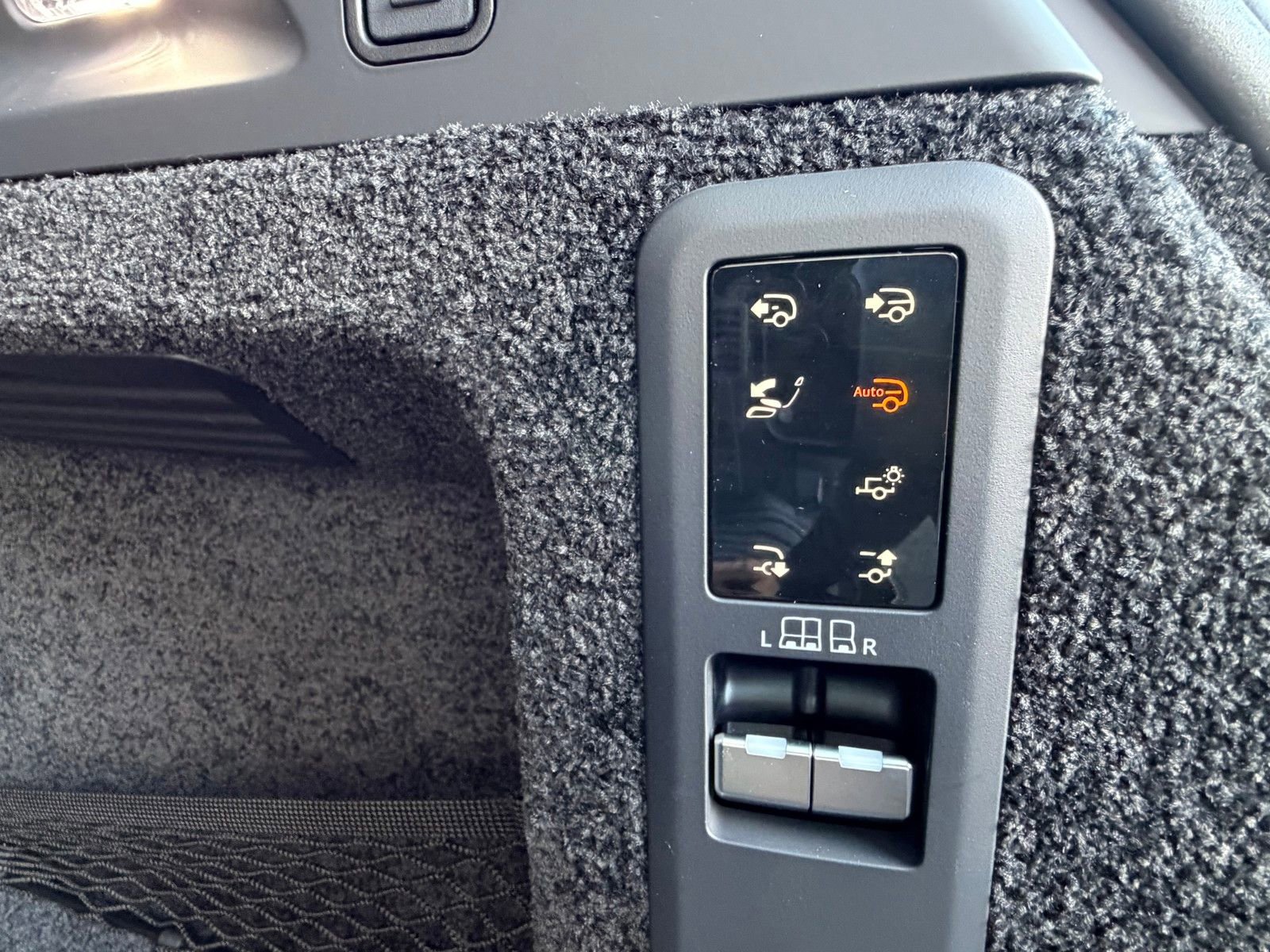 New 2026 Land Rover Range Rover SV image 35
