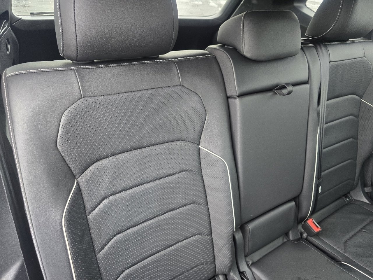 Used 2022 Volkswagen Tiguan SEL R-Line image 11