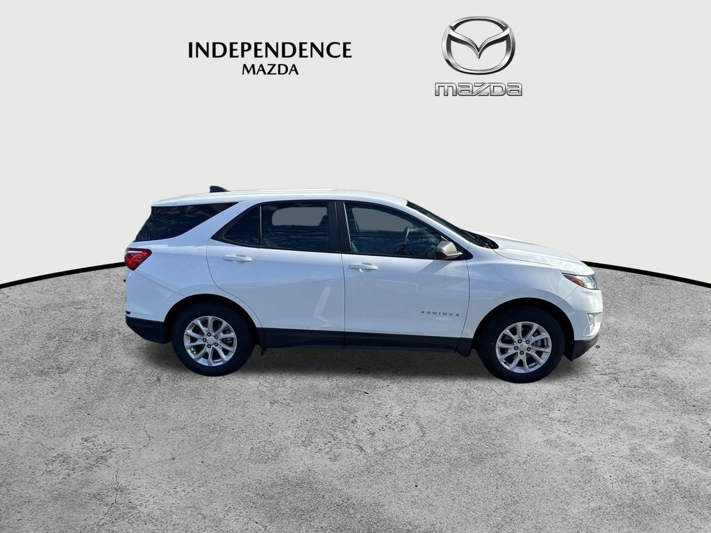 Used 2021 Chevrolet Equinox LS w/ LS Convenience Package image 2