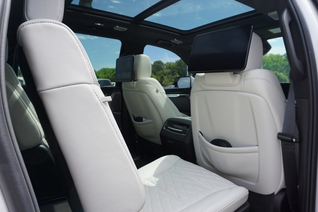 Used 2025 Cadillac Escalade ESV V AWD/4WD image 48