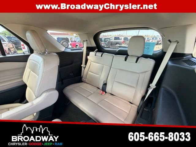 Used 2020 Ford Explorer XLT w/ Equipment Group 202A AWD/4WD image 14