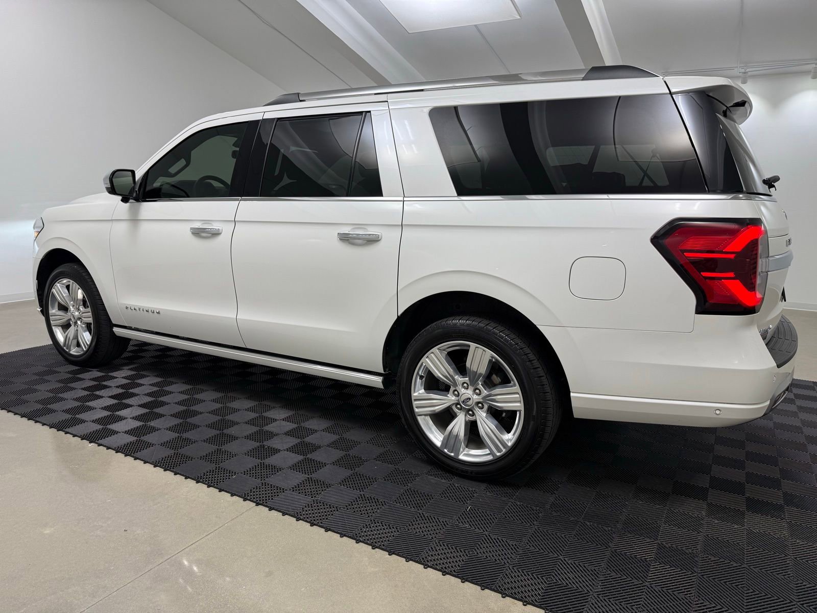 Used 2024 Ford Expedition Max Platinum image 5