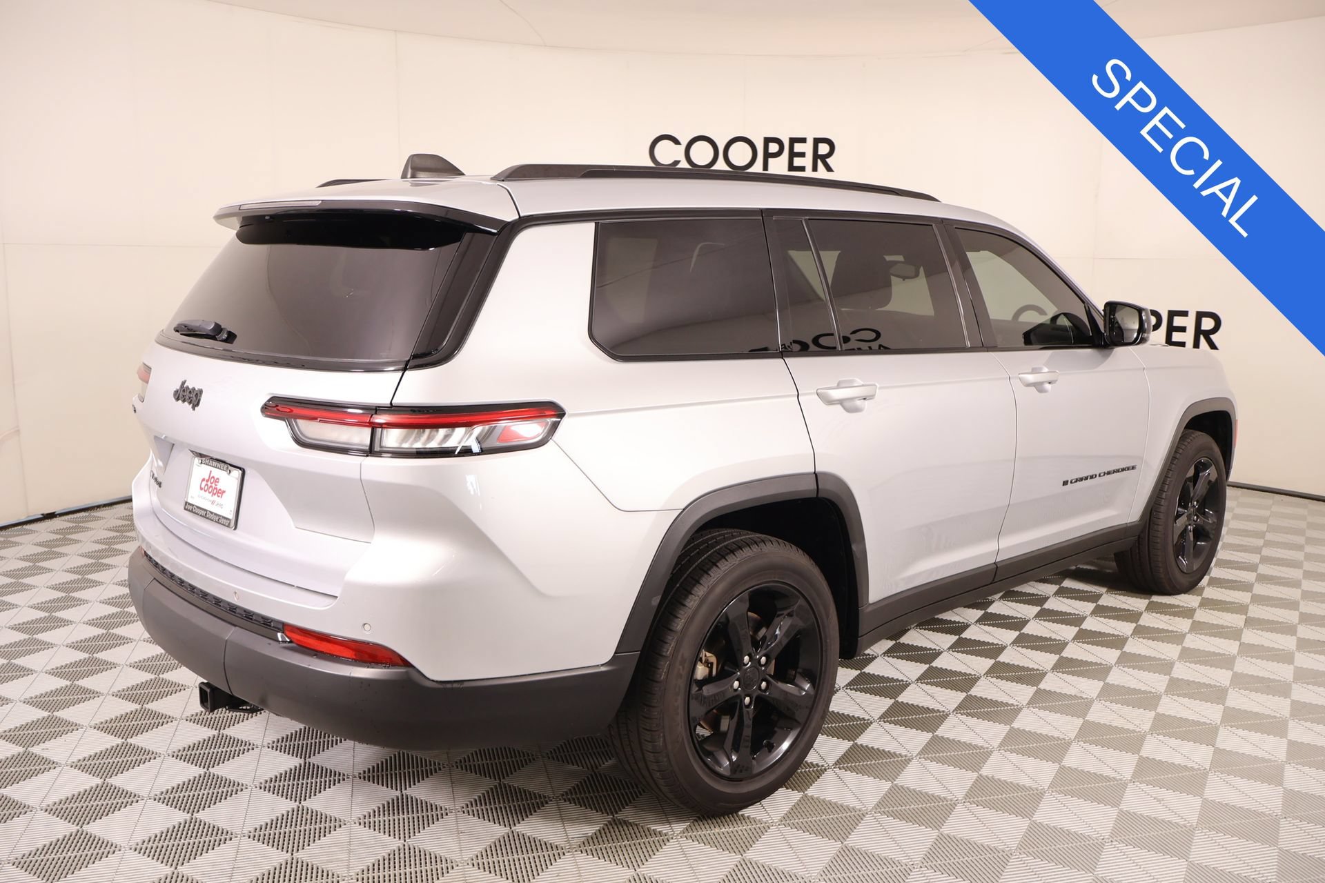 Used 2021 Jeep Grand Cherokee L Laredo AWD/4WD image 21