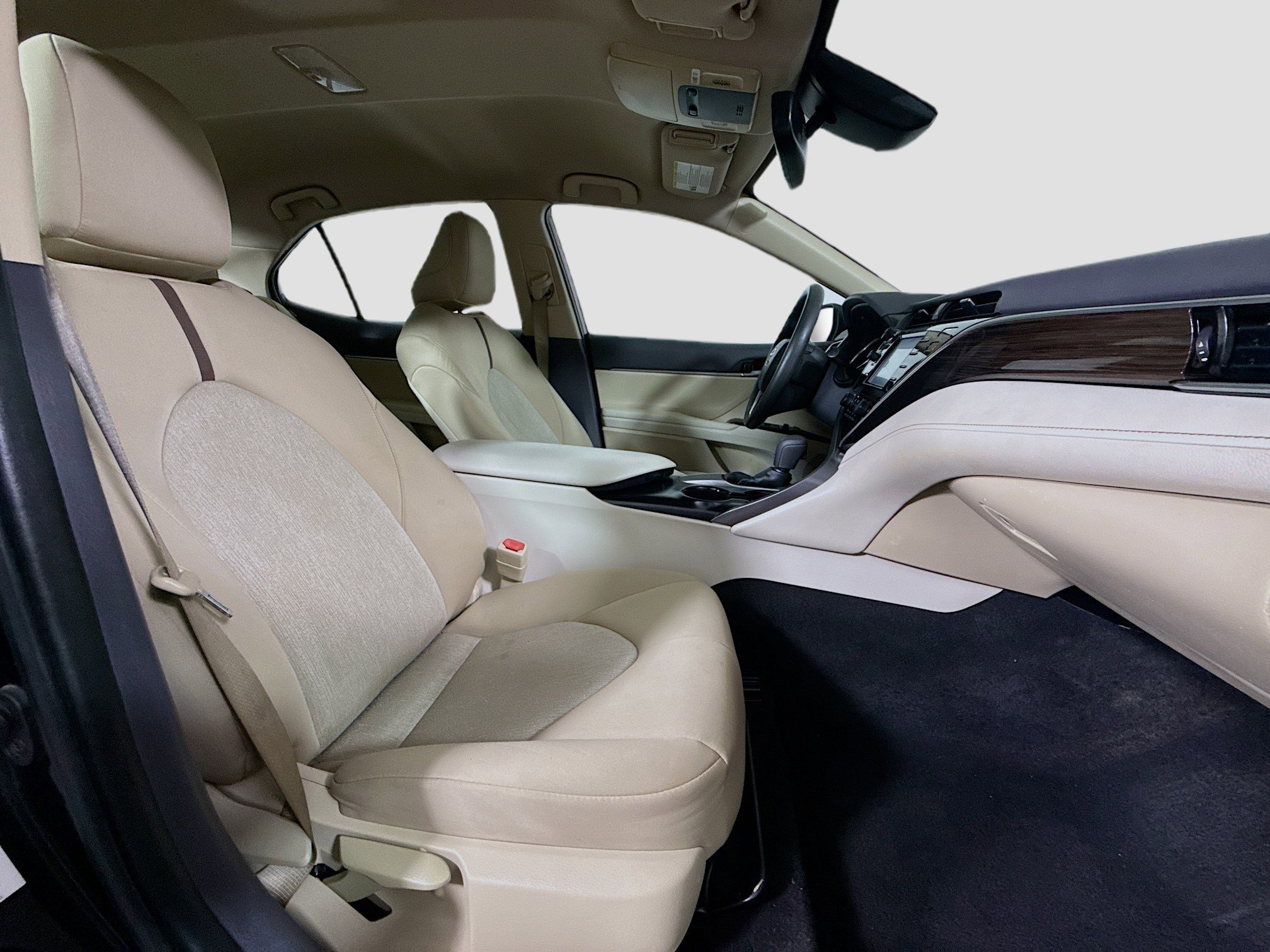 Used 2018 Toyota Camry LE w/ Convenience Package FWD image 29