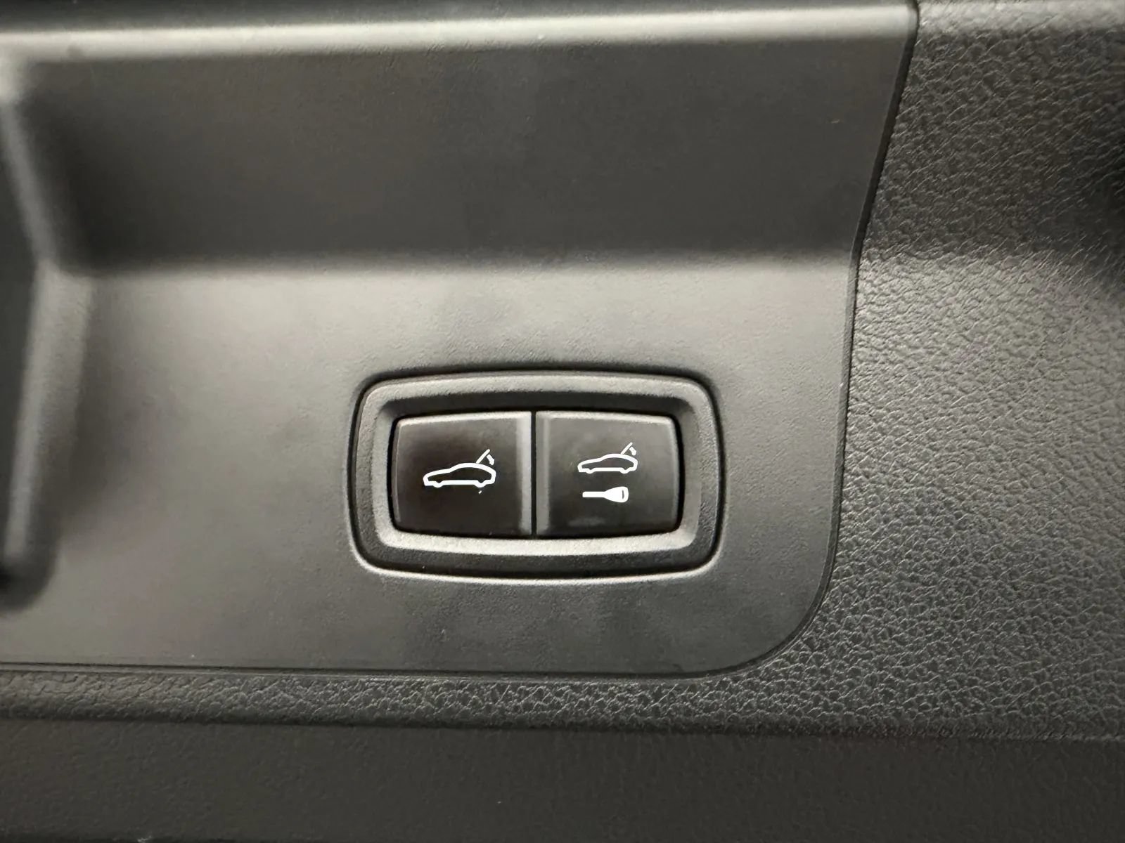 Used 2018 Porsche Panamera RWD image 38