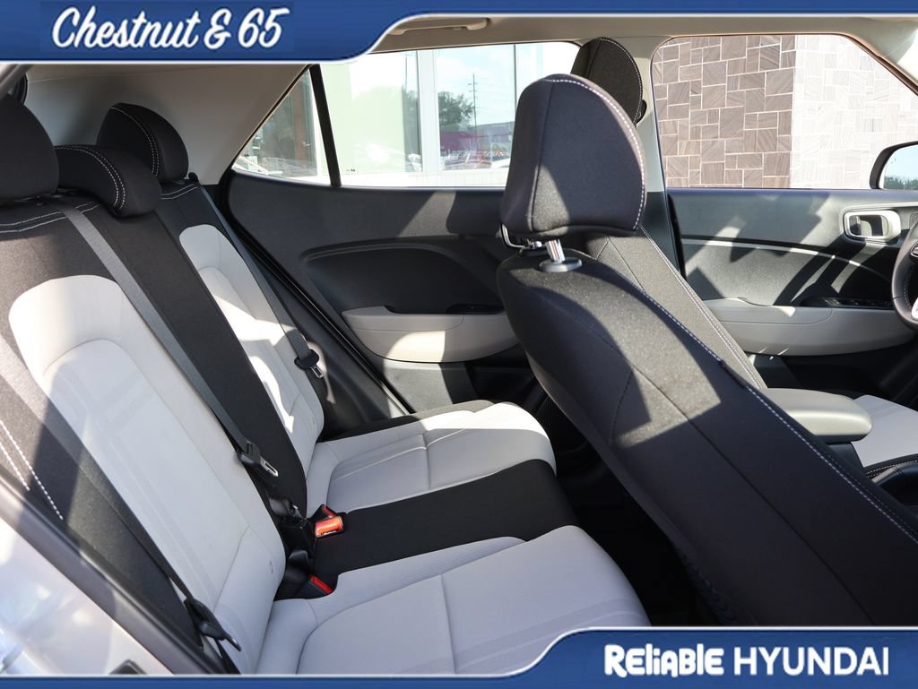 Certified 2025 Hyundai Venue SEL FWD image 12