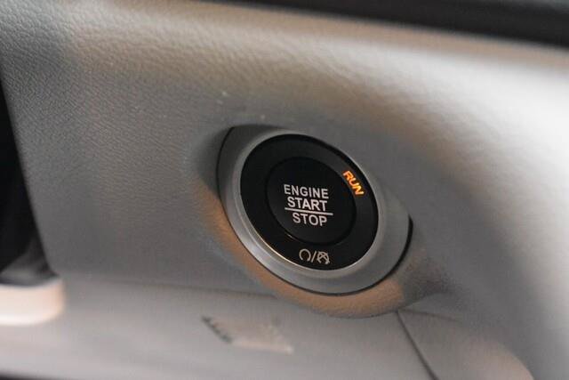 Used 2024 Chrysler Pacifica Touring-L FWD image 32