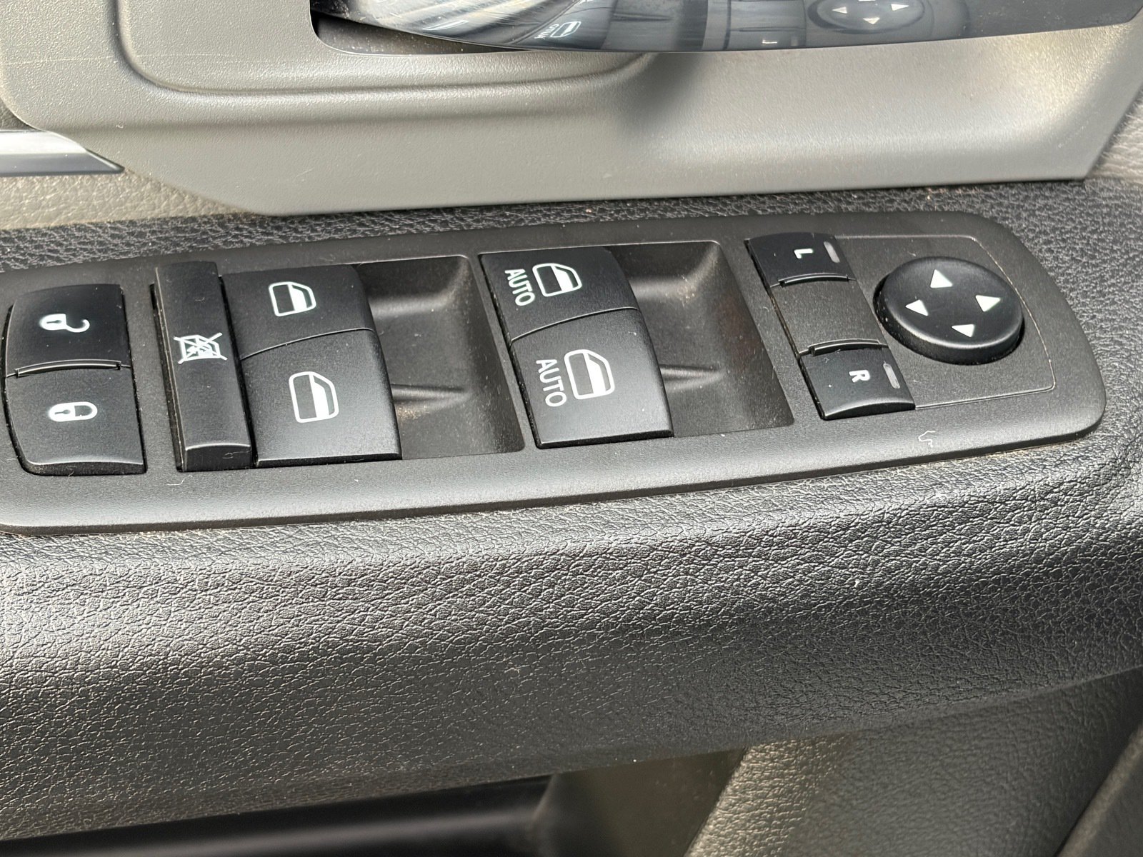 Used 2022 RAM 1500 Classic SLT w/ Electronics Group AWD/4WD image 17