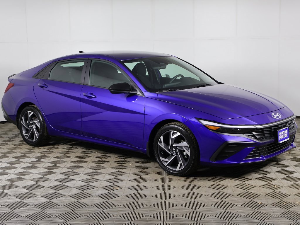 Certified 2025 Hyundai Elantra Sport image 2