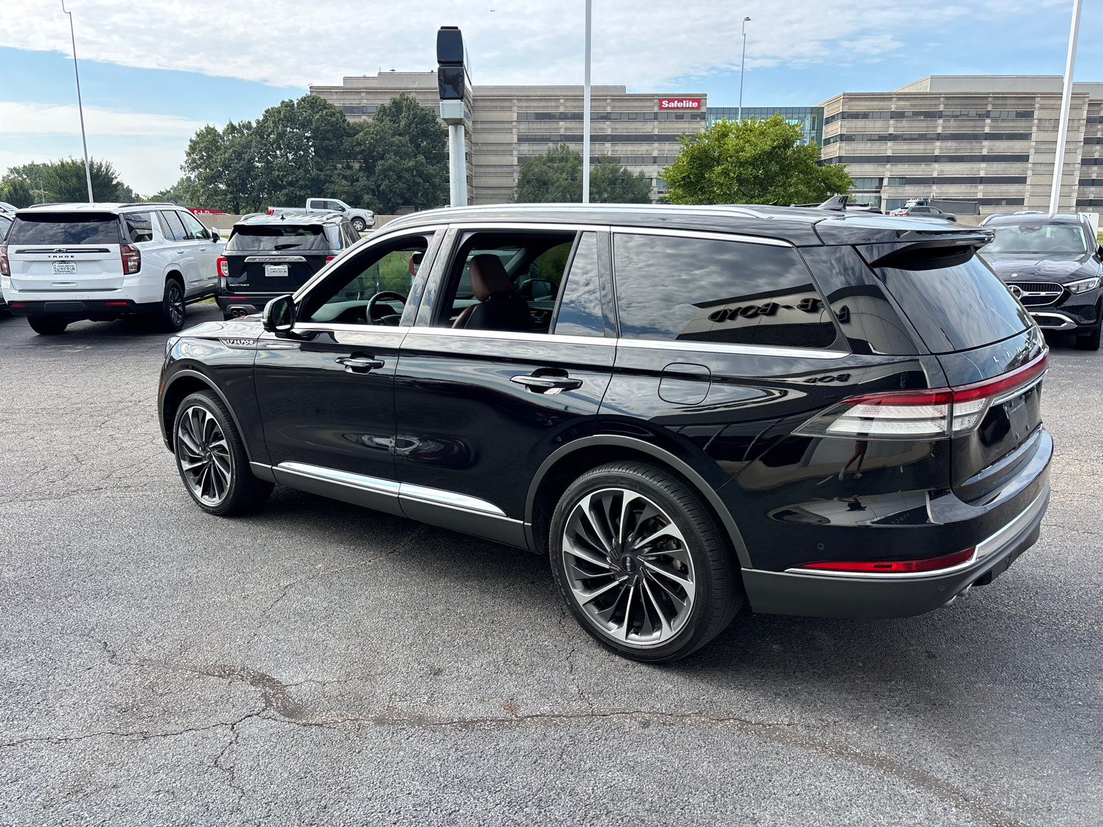 Certified 2023 Lincoln Aviator Reserve w/ Equipment Group 201A AWD/4WD image 5
