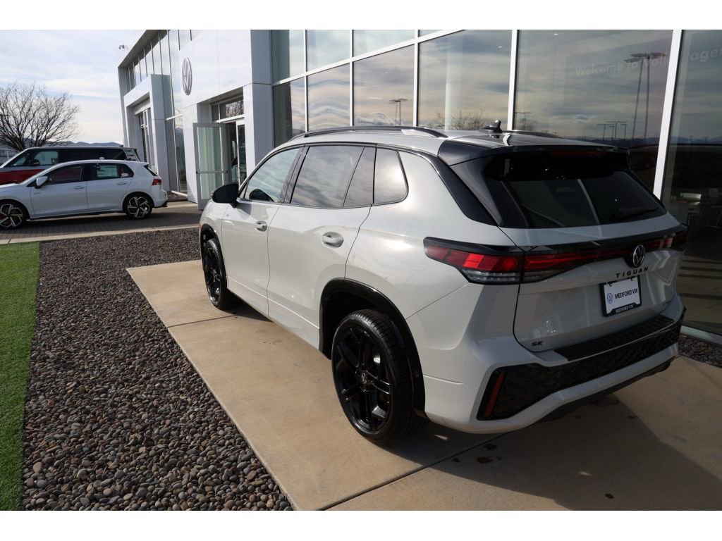 New 2026 Volkswagen Tiguan SE R-Line image 6