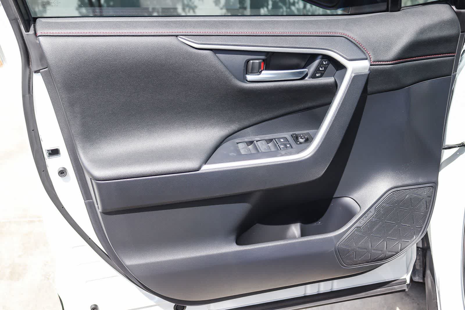 Used 2025 Toyota RAV4 XSE w/ Premium Package AWD/4WD image 19