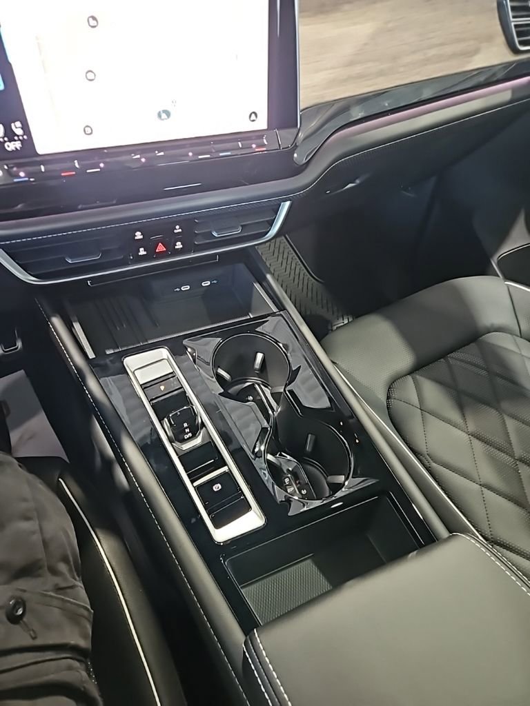 New 2026 Volkswagen Atlas SEL Premium R-Line image 36