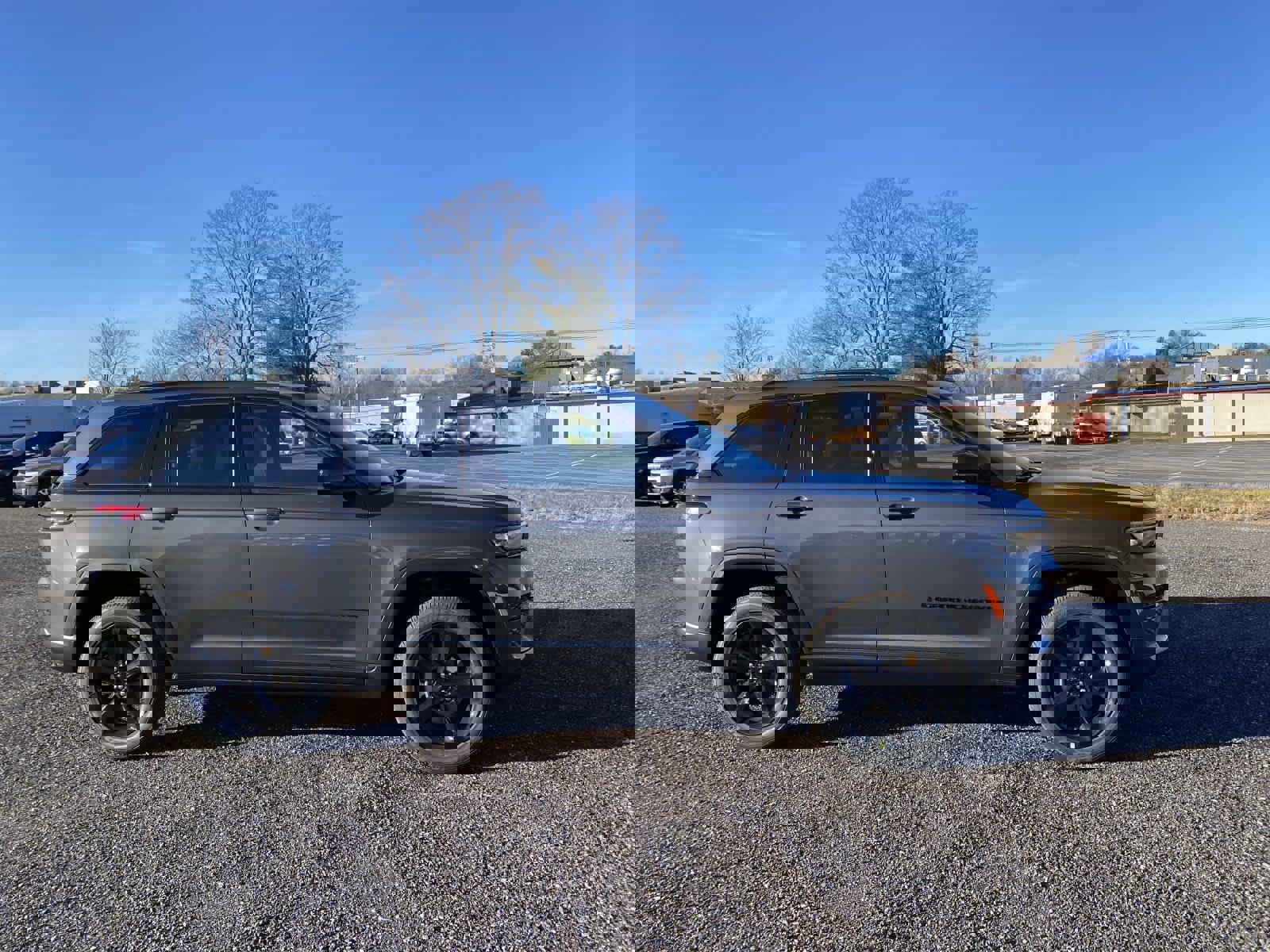 New 2025 Jeep Grand Cherokee Laredo image 2