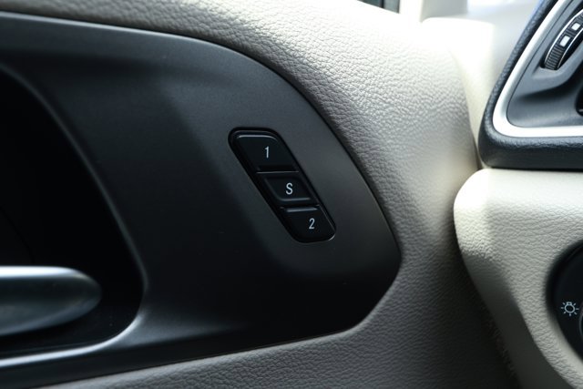 Used 2020 Chrysler Pacifica Touring-L image 21