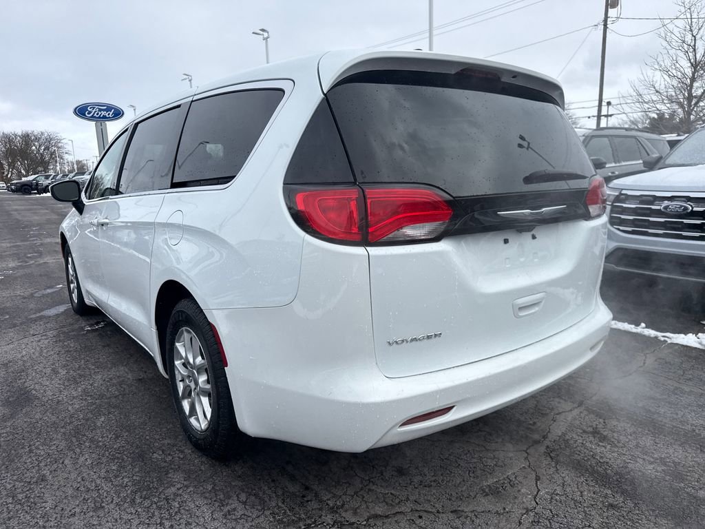 Used 2022 Chrysler Voyager LX FWD image 10