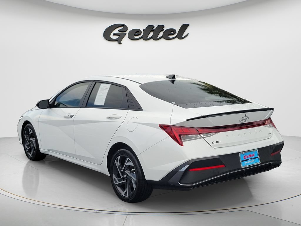 Certified 2025 Hyundai Elantra SEL FWD image 7