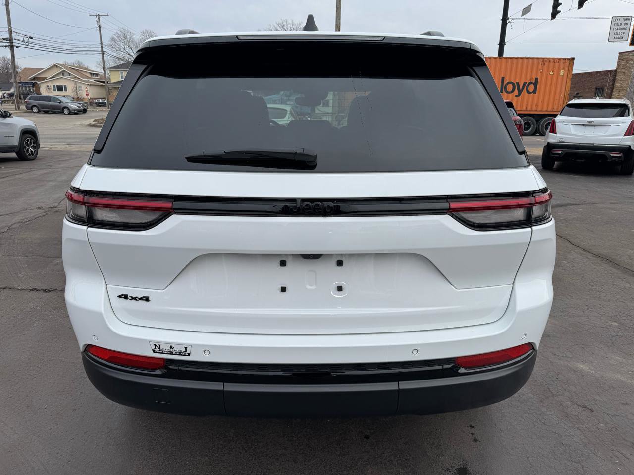 Used 2024 Jeep Grand Cherokee Altitude image 6