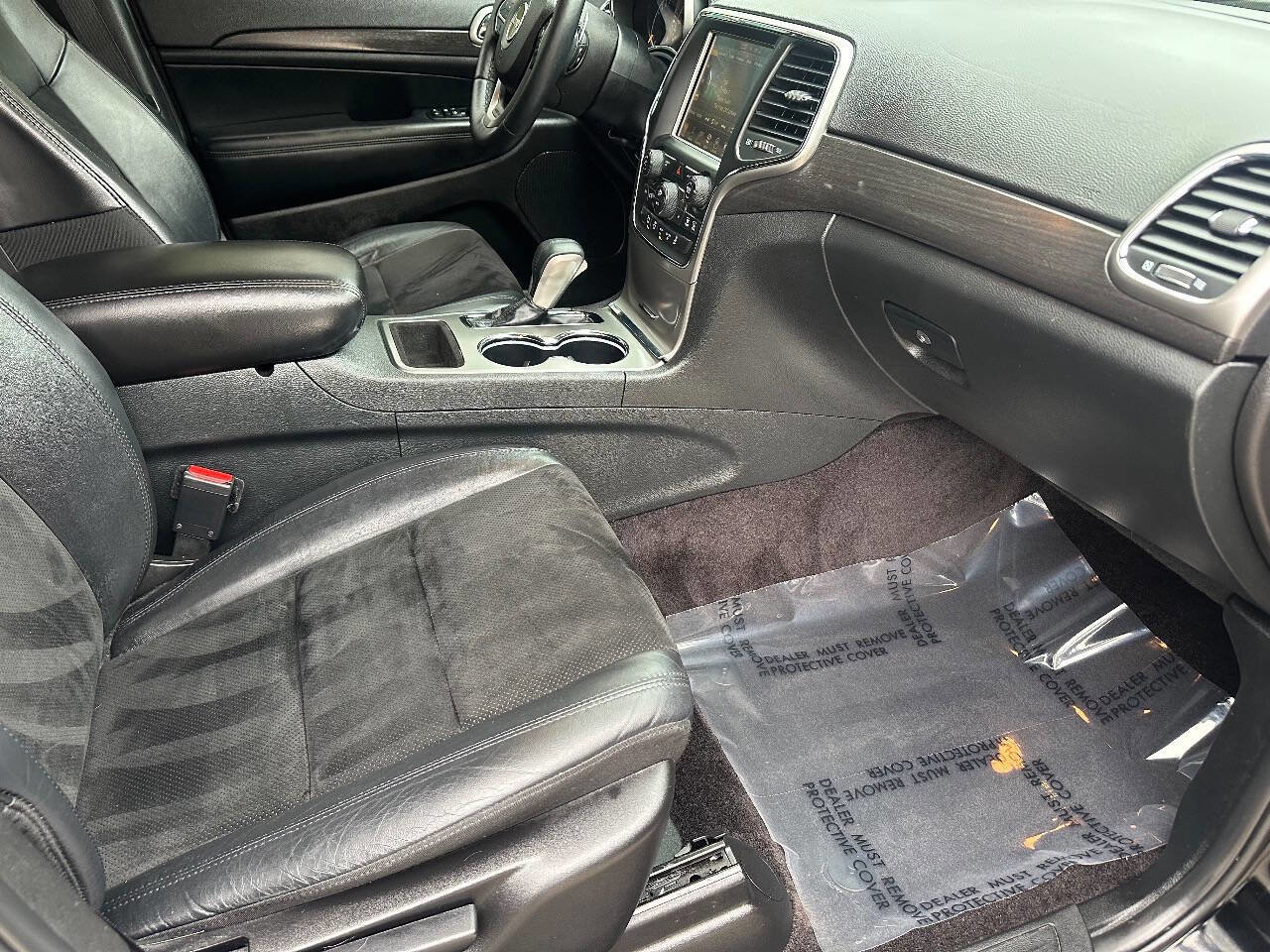 Used 2017 Jeep Grand Cherokee Altitude AWD/4WD image 9