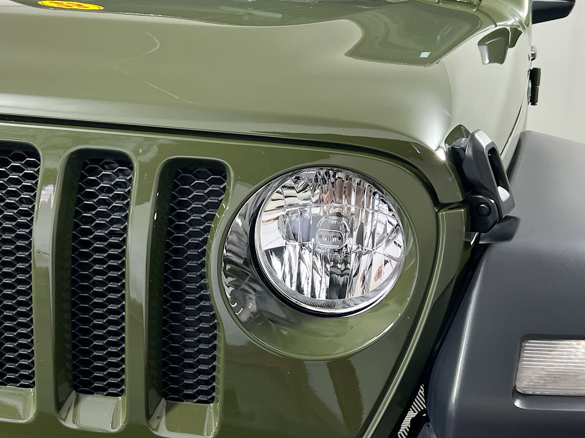 Used 2023 Jeep Wrangler Sport S image 11