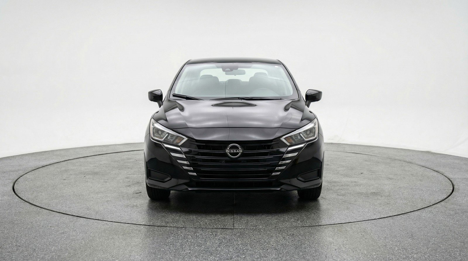 Used 2025 Nissan Versa SV image 2