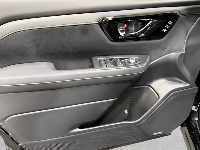 Certified 2025 Subaru Forester Touring AWD/4WD image 9
