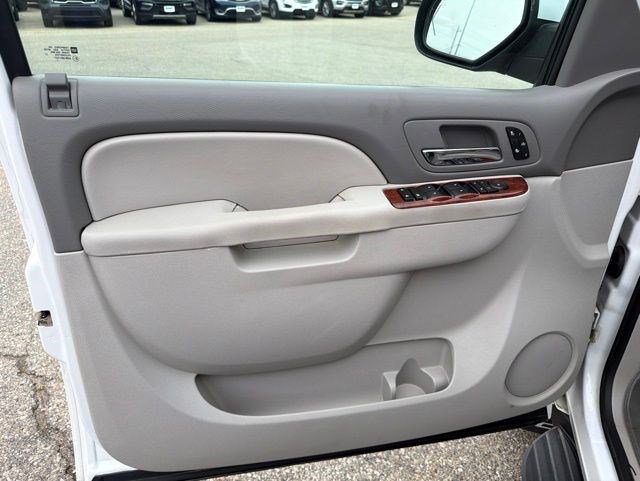 Used 2012 Chevrolet Suburban LT w/ Luxury Package AWD/4WD image 11