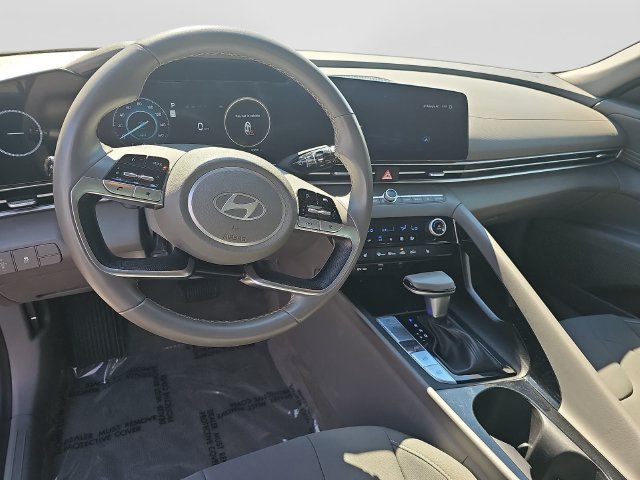 Used 2024 Hyundai Elantra SEL w/ Convenience Package FWD image 18