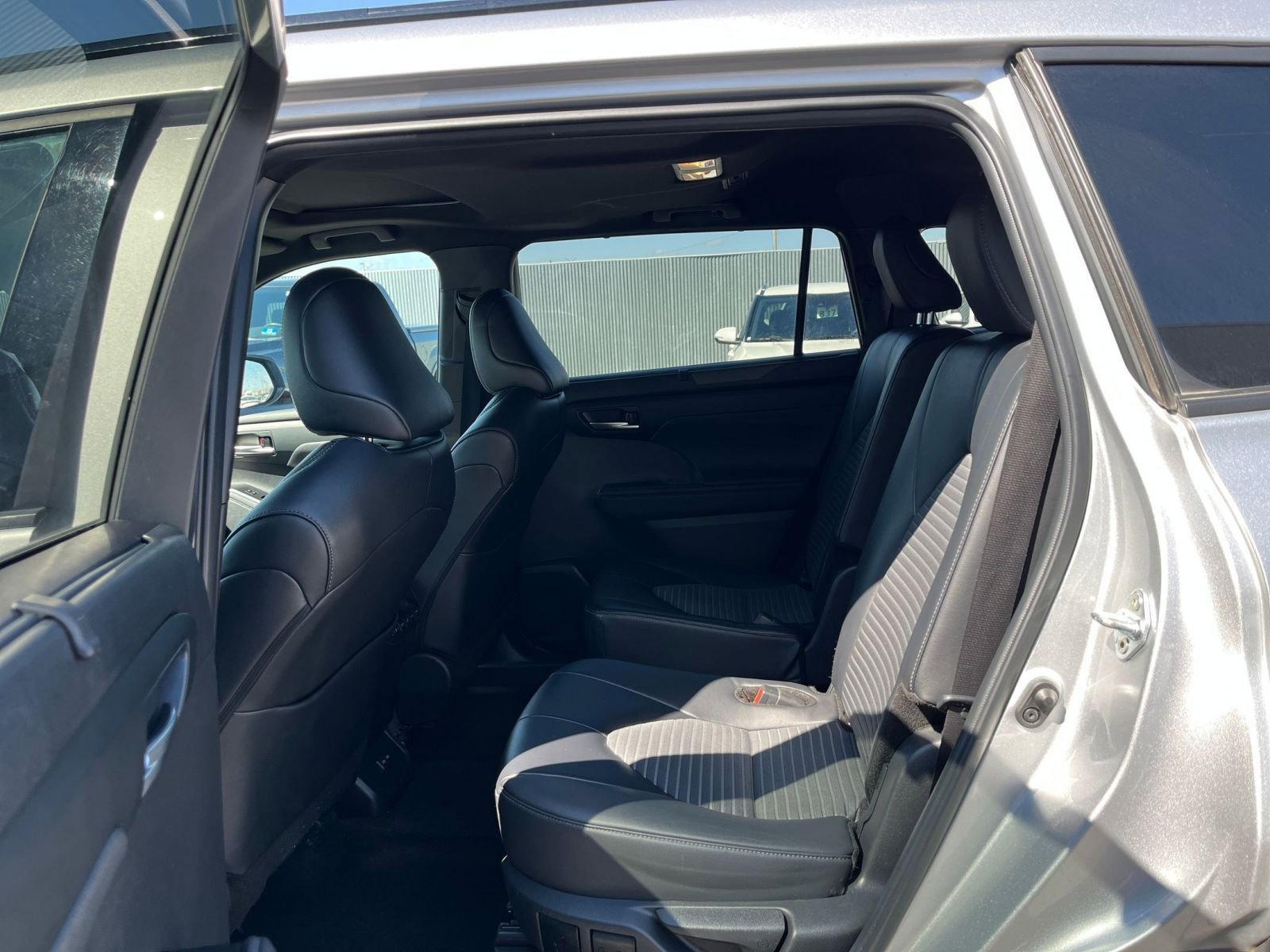 Used 2024 Toyota Highlander XSE FWD image 21