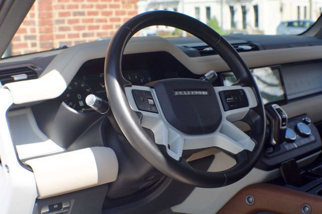 Used 2022 Land Rover Defender 90 S image 24