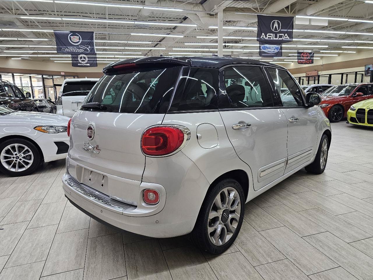 Used 2017 FIAT 500L Lounge w/ Premium Package FWD image 7
