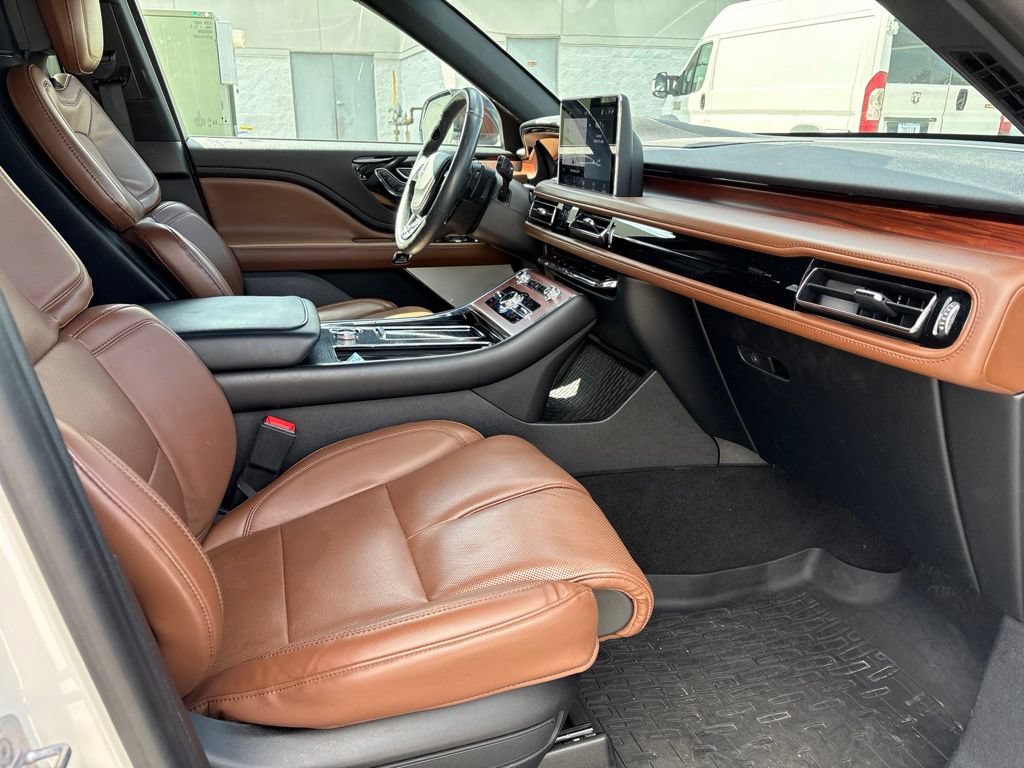 Used 2021 Lincoln Aviator Reserve w/ Equipment Group 202A AWD/4WD image 24